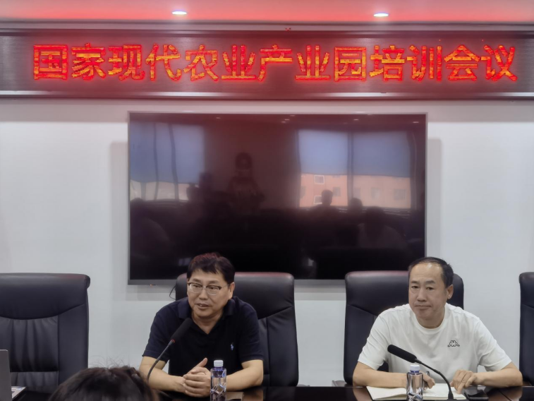 李文輝院長(zhǎng)受邀做專題培訓(xùn)，為蓋州市國家現(xiàn)代農(nóng)業(yè)產(chǎn)業(yè)園建設(shè)把脈定向